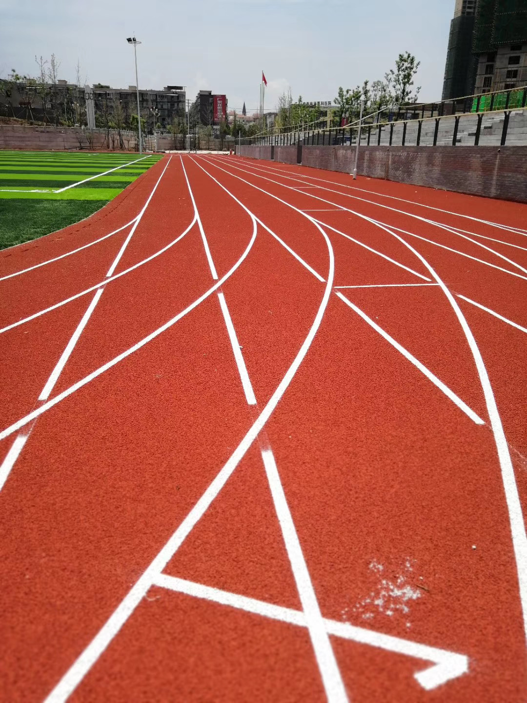 发展塑胶跑道的好处有哪些